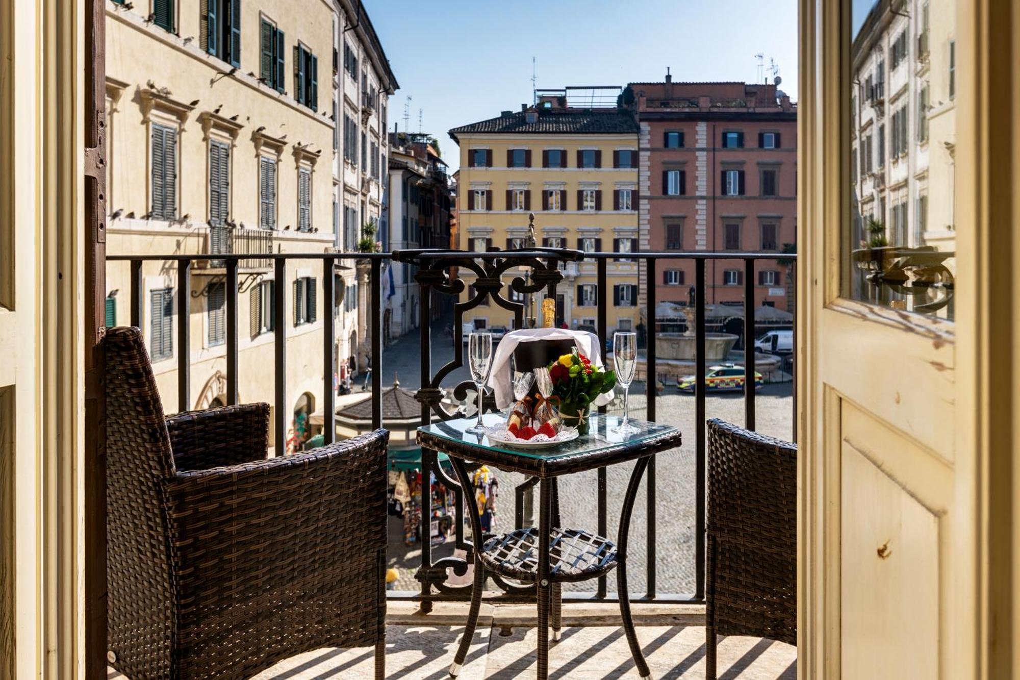 مبيت وإفطار روما أجنحة Piazza Farnese الفاخرة المظهر الخارجي الصورة